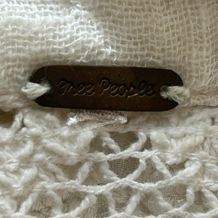 Free People Women's Size Medium White Cotton Lace Detail Boho Peasant Blouse Top - Image 4