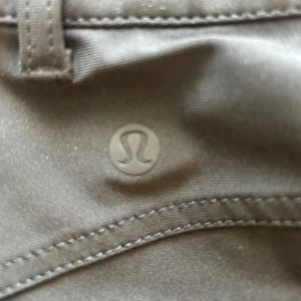 Lululemon Women's Black Cropped Yoga Pants Athletic Performance Stretch Size 25 - Image 3