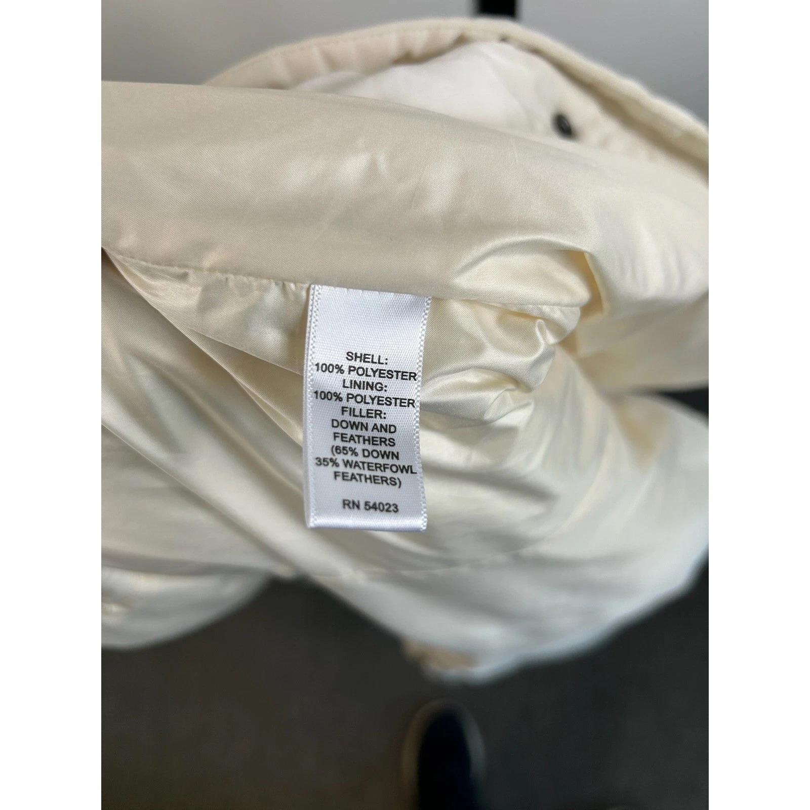 Banana Republic Women's Down Puffer Vest Quilted Cream Size Small - Image 5