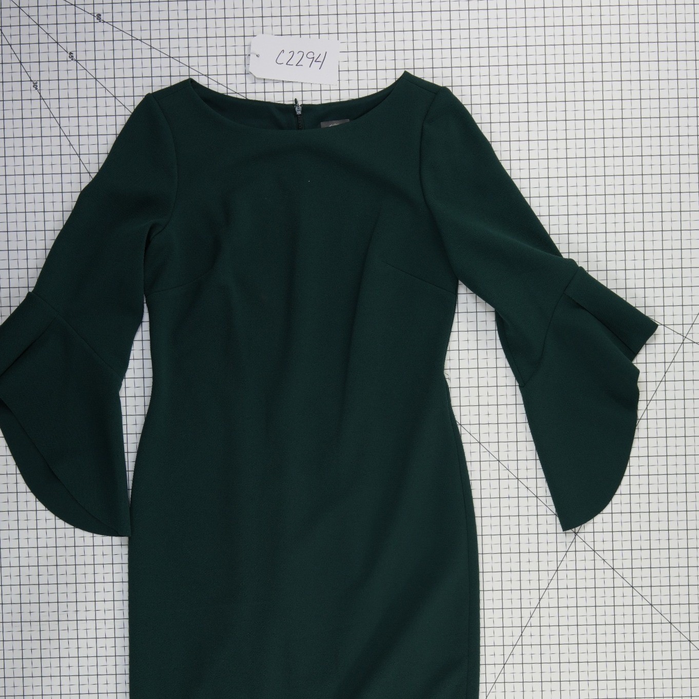 Vince Camuto Sheath Dress Women's Size 12 Forest Green Bell Sleeve Crepe - Image 6