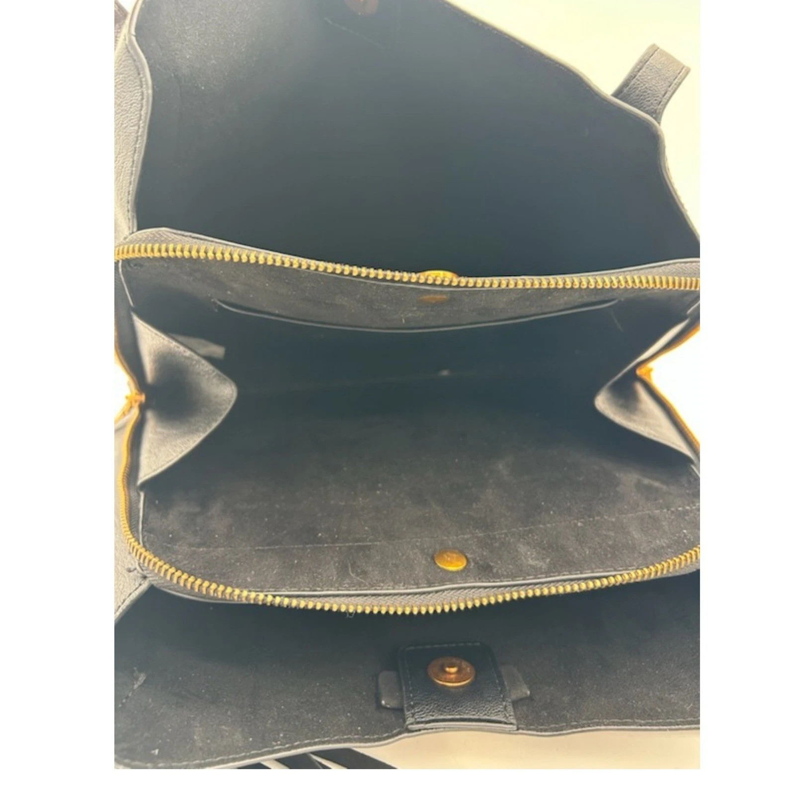 Steve Madden Shoulder Bag Women's Black Faux Leather Tassel Gold Hardware - Image 5